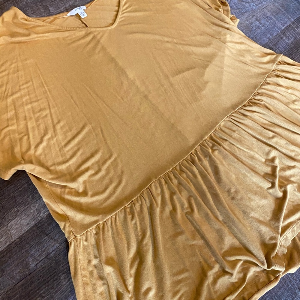 Simple, flowing top